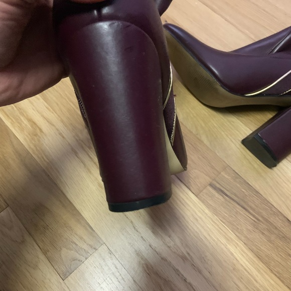 Beautiful Marc Fisher Burgundy Ankle Boots - Picture 3 of 5